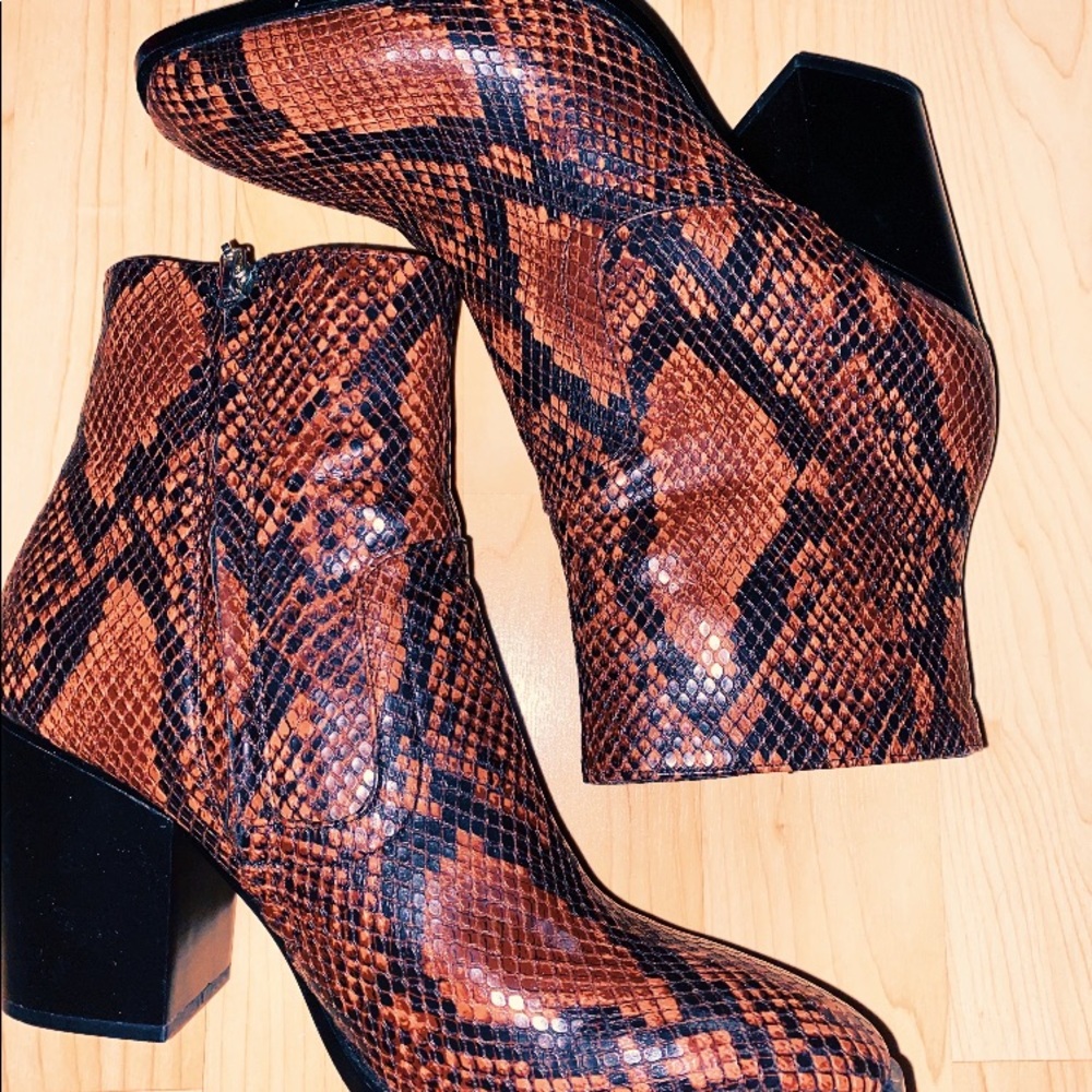 SNAKESKIN BOOTIES🤎